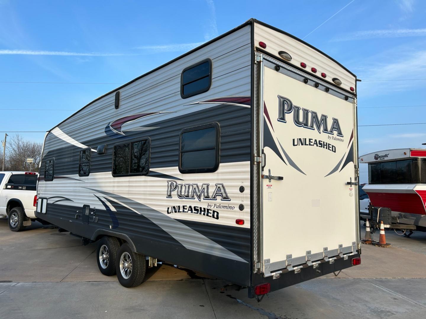 2016 White /TAN Forest River PUMA 25-TFS (4X4TPTA26GP) , located at 17760 Hwy 62, Morris, OK, 74445, 35.609104, -95.877060 - Photo#4